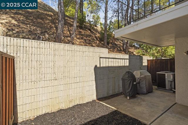 321 Via Cordova Ln, Martinez CA: https://media.crmls.org/mediaz/2088a9ca-d0f6-4d28-84de-bdcc2efb869e.jpg