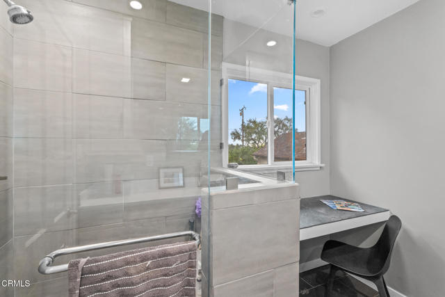 1818 New York Drive, Altadena CA: https://media.crmls.org/mediaz/2088b79f-b34c-415f-bd62-82cde9e629cf.jpg