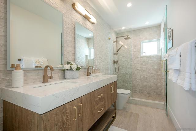 303 Sea Lane, La Jolla CA: https://media.crmls.org/mediaz/2088b7e5-989c-43d2-87b1-eae133215cd7.jpg