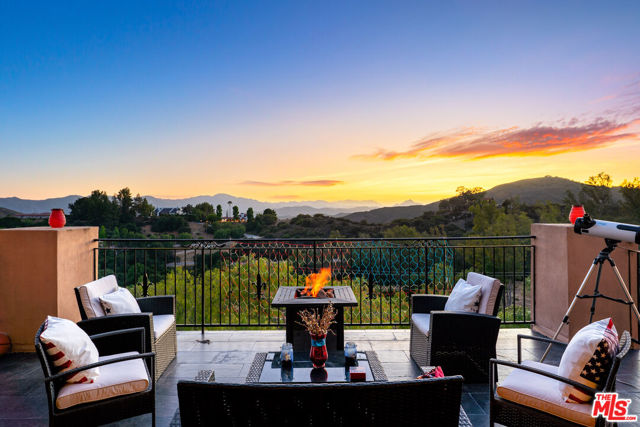 24410 Mulholland Highway, Calabasas CA: https://media.crmls.org/mediaz/20893383-dd40-4f71-a0fa-0c46ea5b7513.jpg