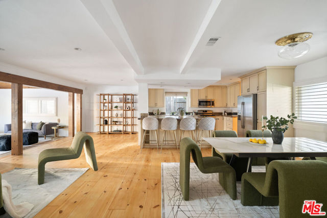20212 Oxnard Street, Woodland Hills CA: https://media.crmls.org/mediaz/208a6e41-5418-4ec5-8474-435f27868563.jpg