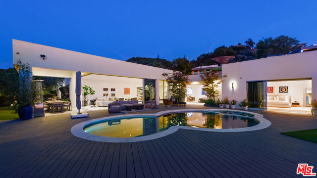 2630 EDEN Place, Beverly Hills CA: https://media.crmls.org/mediaz/208b8147-2249-4f62-9ff8-62ff24c34500.jpg
