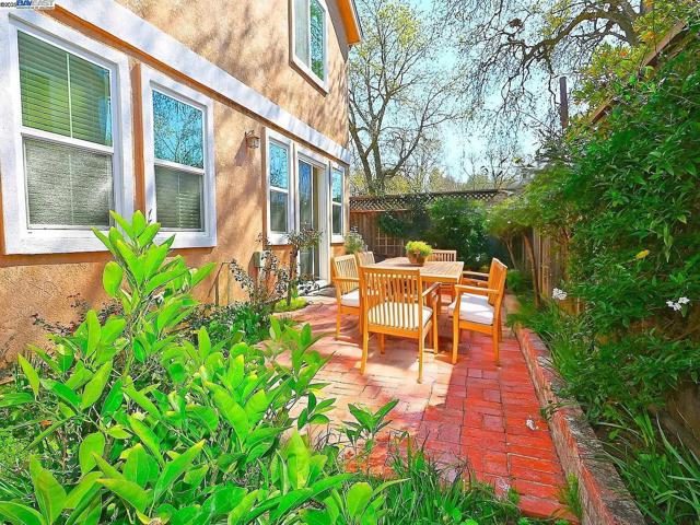 4189 Tessa Pl, Pleasanton CA: https://media.crmls.org/mediaz/208c6a5b-05e1-4058-a82e-9675d103212c.jpg