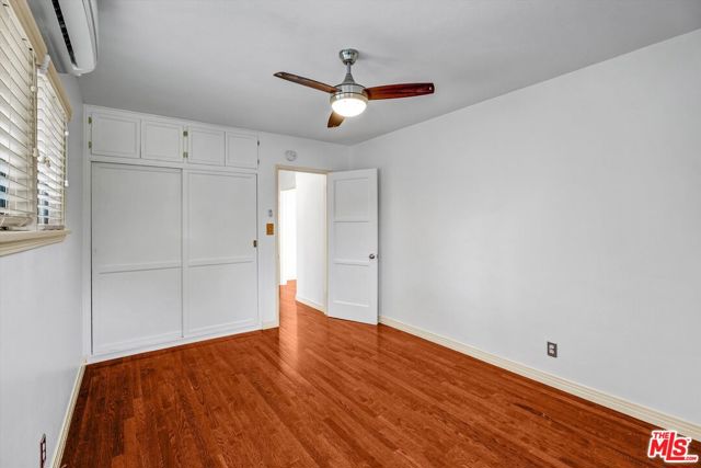 520 N Beachwood Drive, Burbank CA: https://media.crmls.org/mediaz/208ca386-0590-4178-9644-4fcc699a15ed.jpg