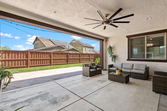 1737 Cranbrook Court, Lathrop CA: https://media.crmls.org/mediaz/208d047f-5bd5-4176-821e-32ddbdd024a6.jpg