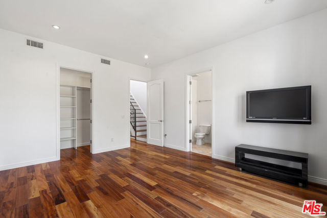 744 North Alfred Street, 104 photo 22