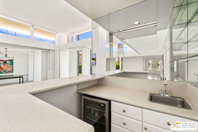 2723 S Kings Road, Palm Springs CA: https://media.crmls.org/mediaz/208e2e17-ba43-498c-baac-33eca76bc61b.jpg