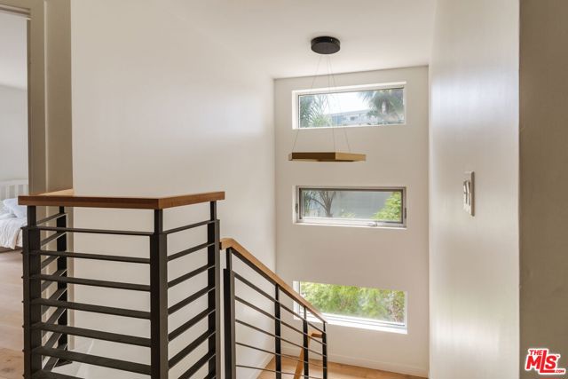 310 Washington Boulevard, Marina del Rey CA: https://media.crmls.org/mediaz/208e4079-88a6-470d-8905-2c2f01d7fae2.jpg