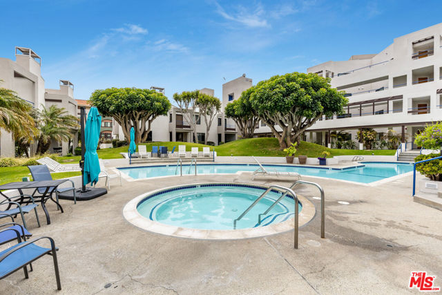 Pool & Spa off of Living Rm