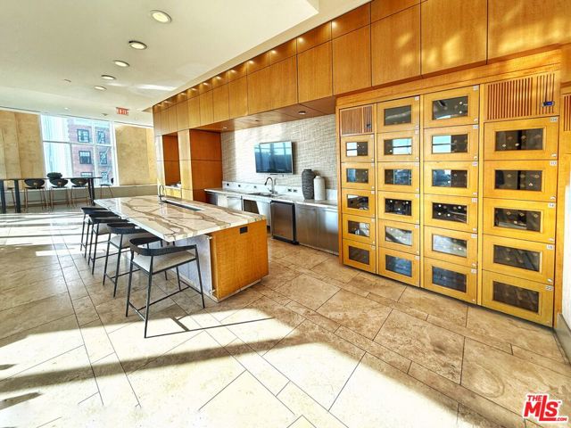 717 W Olympic Boulevard, Los Angeles CA: https://media.crmls.org/mediaz/208e707c-8de4-4e25-9756-7d1a54cf03ae.jpg
