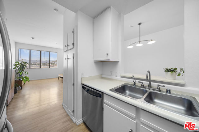 533 S St Andrews Place, Los Angeles CA: https://media.crmls.org/mediaz/208e7ab5-b66c-4bda-9e86-af360273ef78.jpg