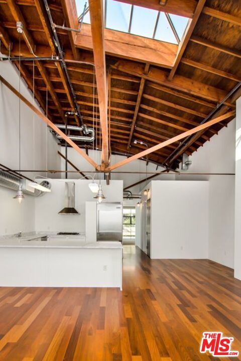 1046 PRINCETON Drive, Marina del Rey CA: https://media.crmls.org/mediaz/208f036b-d453-4f91-a40c-82238218bfbb.jpg