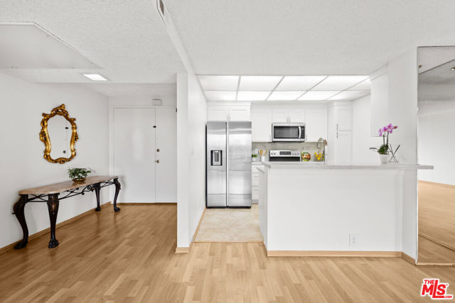 10535 Wilshire Boulevard, Los Angeles CA: https://media.crmls.org/mediaz/208f0dd7-85d3-458e-b7cc-19535ced4d3a.jpg