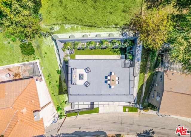 1046 Oban Drive, Los Angeles CA: https://media.crmls.org/mediaz/208f9838-4cb4-4a83-b065-dcebe744d21c.jpg