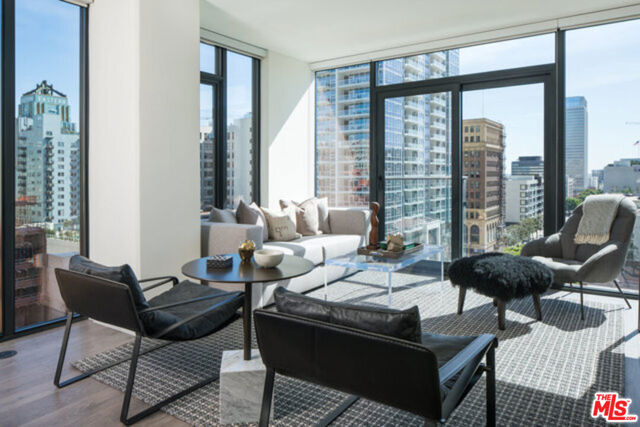 801 S OLIVE Street, Los Angeles CA: https://media.crmls.org/mediaz/208fab6a-f5bf-4033-a115-7b54e0c033b0.jpg