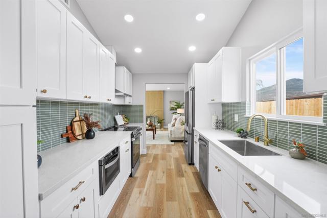 7111 Regner Rd, San Diego CA: https://media.crmls.org/mediaz/208fbe55-5f25-4019-b6a8-01ab4b1d5b4e.jpg