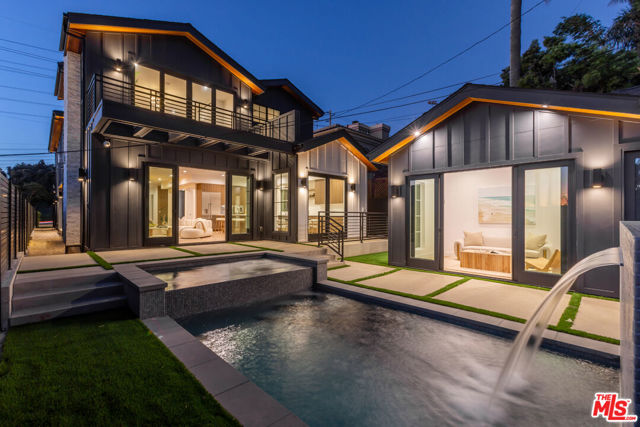 908 Rosecrans Avenue, Manhattan Beach CA: https://media.crmls.org/mediaz/208fc980-b9a2-4e8b-8d24-ff0fa5ede7e1.jpg