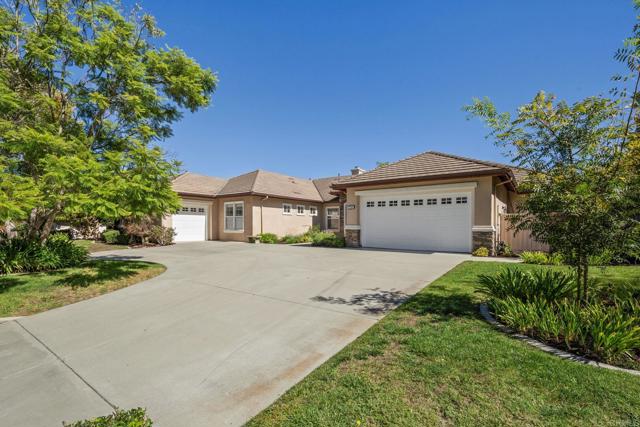 Detail Gallery Image 4 of 62 For 2216 Blossom Hill Ln, Escondido,  CA 92029 - 5 Beds | 4/1 Baths