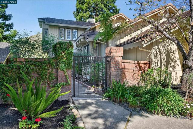 951 Redwood Dr, Danville CA: https://media.crmls.org/mediaz/20907fc9-7a55-4a24-8c42-ffda7f0d061f.jpg