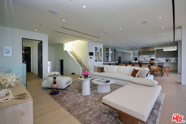 26122 Pacific Coast Highway, Malibu CA: https://media.crmls.org/mediaz/2090937b-e791-4164-8483-af1903816826.jpg