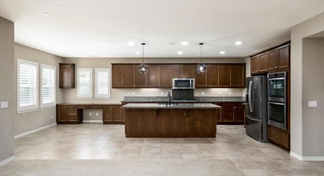 35056 Knollview Ct, Winchester CA: https://media.crmls.org/mediaz/2090d93c-bb81-48a4-8b50-9dc94a6b5190.jpg