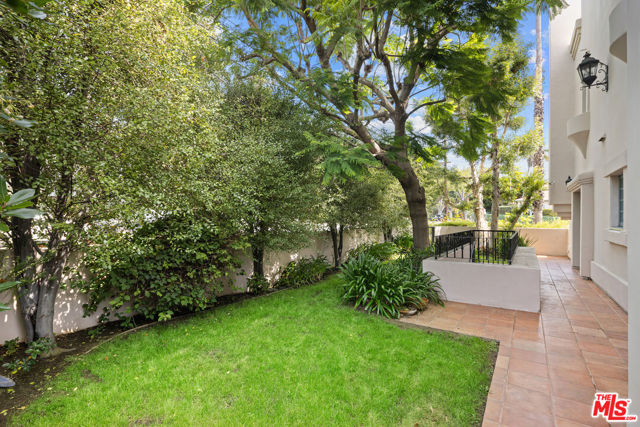 1100 21st Street, Santa Monica CA: https://media.crmls.org/mediaz/2090de24-bd50-46c6-aeea-f1b8443c0e3a.jpg