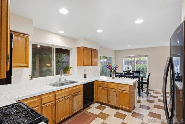 609 Jacks Creek Road, Escondido CA: https://media.crmls.org/mediaz/2090ef5a-955f-4e26-a122-07778315f769.jpg