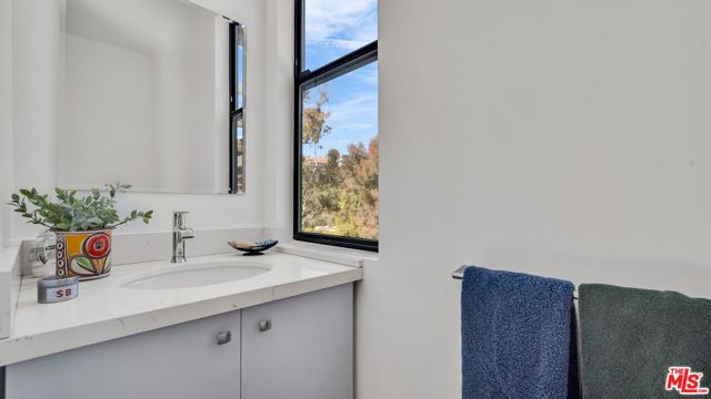 2461 Crest View Drive, Los Angeles CA: https://media.crmls.org/mediaz/2090fbde-bed7-44f1-bf58-d67f7a229967.jpg