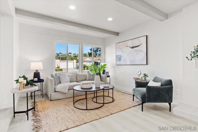 5428 Chaparajos Ct, San Diego CA: https://media.crmls.org/mediaz/20914759-eee9-4dab-85fd-480f91a75a4f.jpg