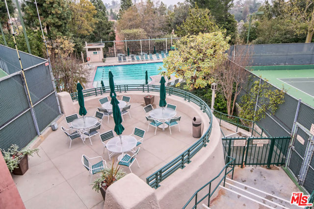 2771 Claray Drive, Los Angeles CA: https://media.crmls.org/mediaz/20915be2-8086-464e-913f-855471e90c92.jpg