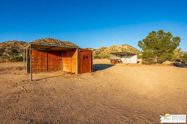 53655 Annie Oakley Road, Pioneertown CA: https://media.crmls.org/mediaz/209198e1-7551-4adc-a39e-99955e0aaee8.jpg