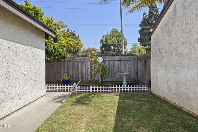 3151 W Hemlock Street, Oxnard CA: https://media.crmls.org/mediaz/2091cbe4-f997-4869-bc8f-a2d17cd650e8.jpg