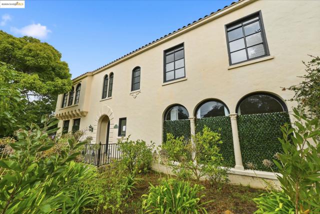 5449 Barrett Ave, El Cerrito CA: https://media.crmls.org/mediaz/2091e3f9-e423-47bb-ade8-848ee9d16675.jpg