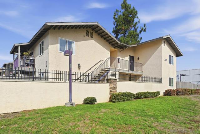240 W Lincoln Ave, Escondido CA: https://media.crmls.org/mediaz/20922e77-52d0-4266-b7f3-d7dabec08fbd.jpg