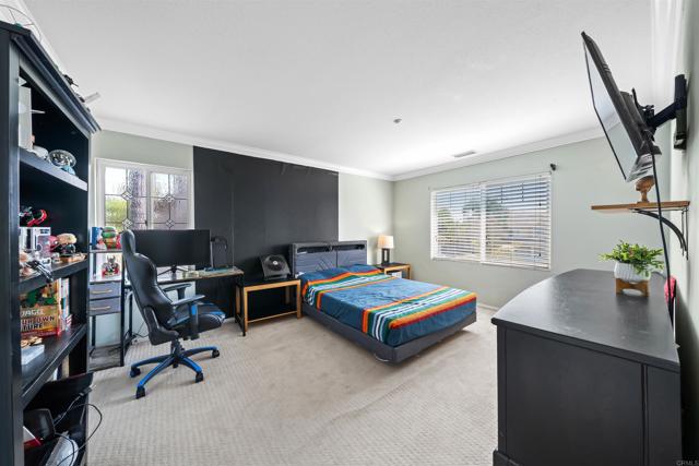1312 Summer Ct, Vista CA: https://media.crmls.org/mediaz/2092300a-0c73-4333-b2a9-96d68425320e.jpg