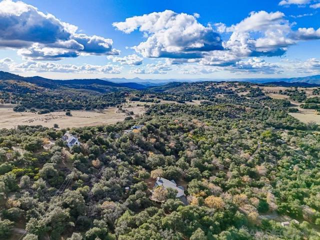 3591 Deer lake Park Rd, Julian CA: https://media.crmls.org/mediaz/209253af-d254-4909-b417-804bf2883ce5.jpg