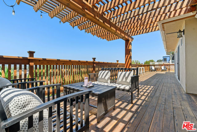 4113 Don Diablo Drive, Los Angeles CA: https://media.crmls.org/mediaz/20926806-cf78-48b2-902b-62c4b8806605.jpg