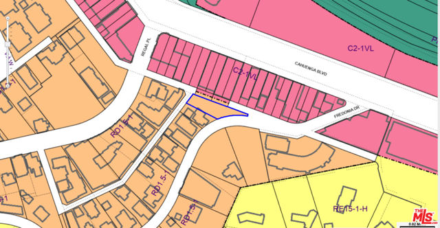 3643 Fredonia Drive, Los Angeles CA: https://media.crmls.org/mediaz/2092a1c8-e291-4a84-8f04-c2be805a2add.jpg