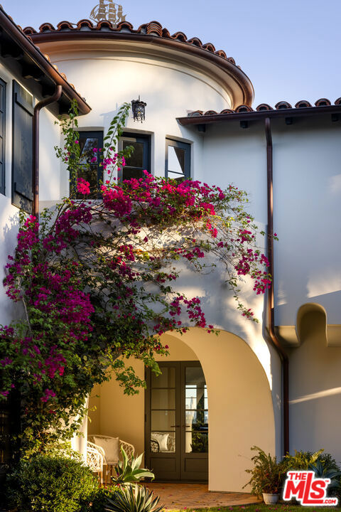 https://media.crmls.org/mediaz/2092e66b-9ce9-4c8f-9e83-b17c6351cc79.jpg?preset=X-Large