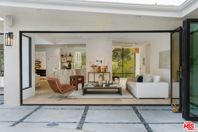 2600 Zorada Drive, Los Angeles CA: https://media.crmls.org/mediaz/209304f8-0ccd-47d1-bad0-201e93dce921.jpg