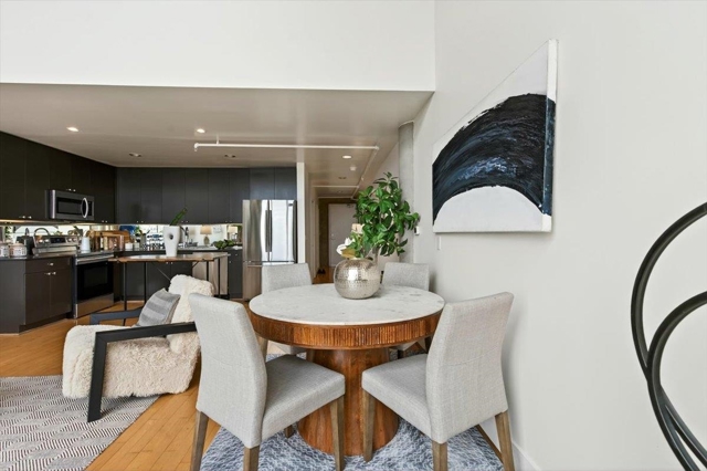 311 Oak St, Oakland CA: https://media.crmls.org/mediaz/2093184a-a3fe-4cf8-9cff-4bbde8f86ccb.jpg