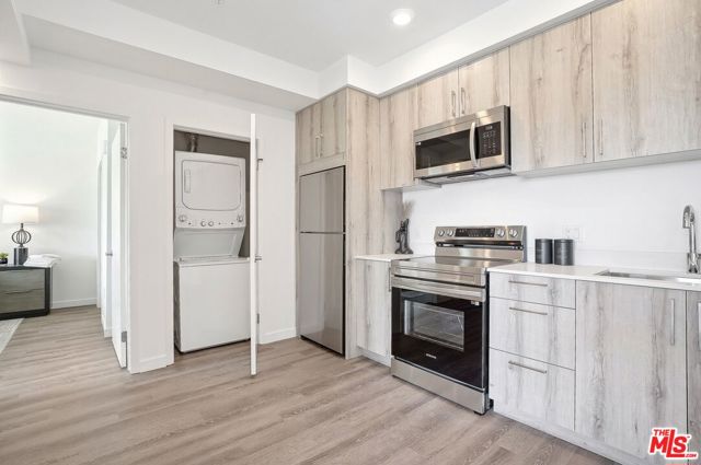 222 N Alvarado, Los Angeles CA: https://media.crmls.org/mediaz/20934dcb-4f6e-42e7-85c6-291b2bfde9db.jpg