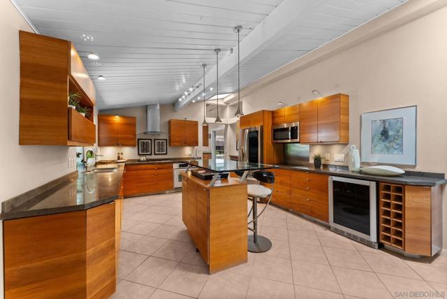 1767 Wind River Road, El Cajon CA: https://media.crmls.org/mediaz/20937a7b-f56f-4be1-8391-7b1be0bf0e51.jpg