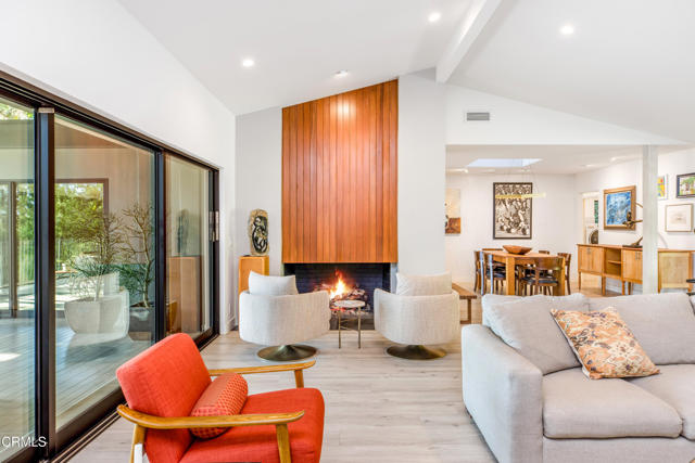 1240 Chateau Road, Pasadena CA: https://media.crmls.org/mediaz/209388ff-4cca-4884-8030-767c0a7e6e5e.jpg