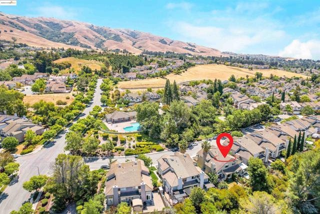44765 Lynx Dr, Fremont CA: https://media.crmls.org/mediaz/2093f419-78d9-4c27-b7b4-55a9121e7265.jpg