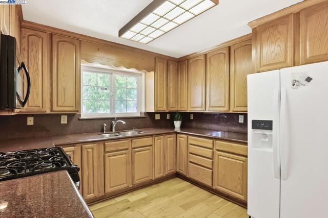33408 4th Street, Union City CA: https://media.crmls.org/mediaz/209493b6-be0c-4be7-960f-0bcf9093b358.jpg