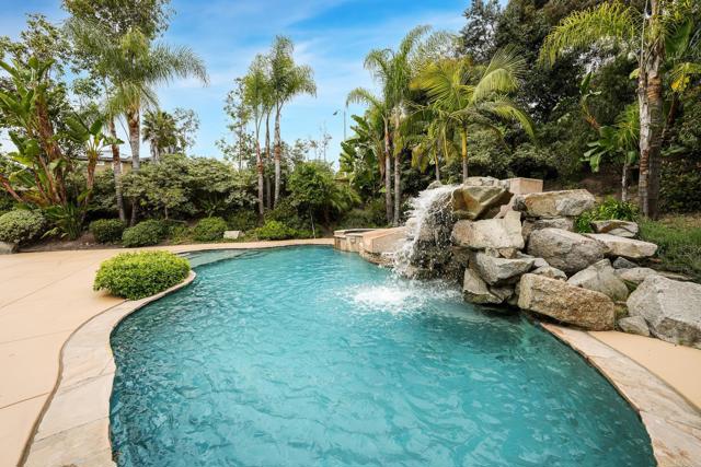 Detail Gallery Image 11 of 61 For 821 Shadow Ridge Pl, Chula Vista,  CA 91914 - 5 Beds | 4/1 Baths