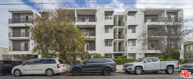 3061 W 12th Place, Los Angeles CA: https://media.crmls.org/mediaz/2094ff1d-c56f-4549-b716-2a65219e0151.jpg