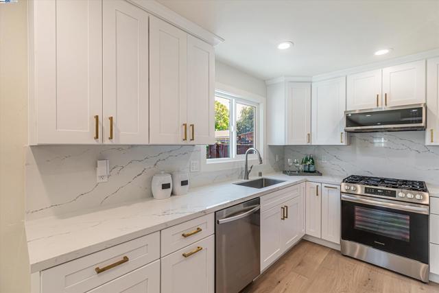 Image 18 of 49 For 344 Silvertip Ct