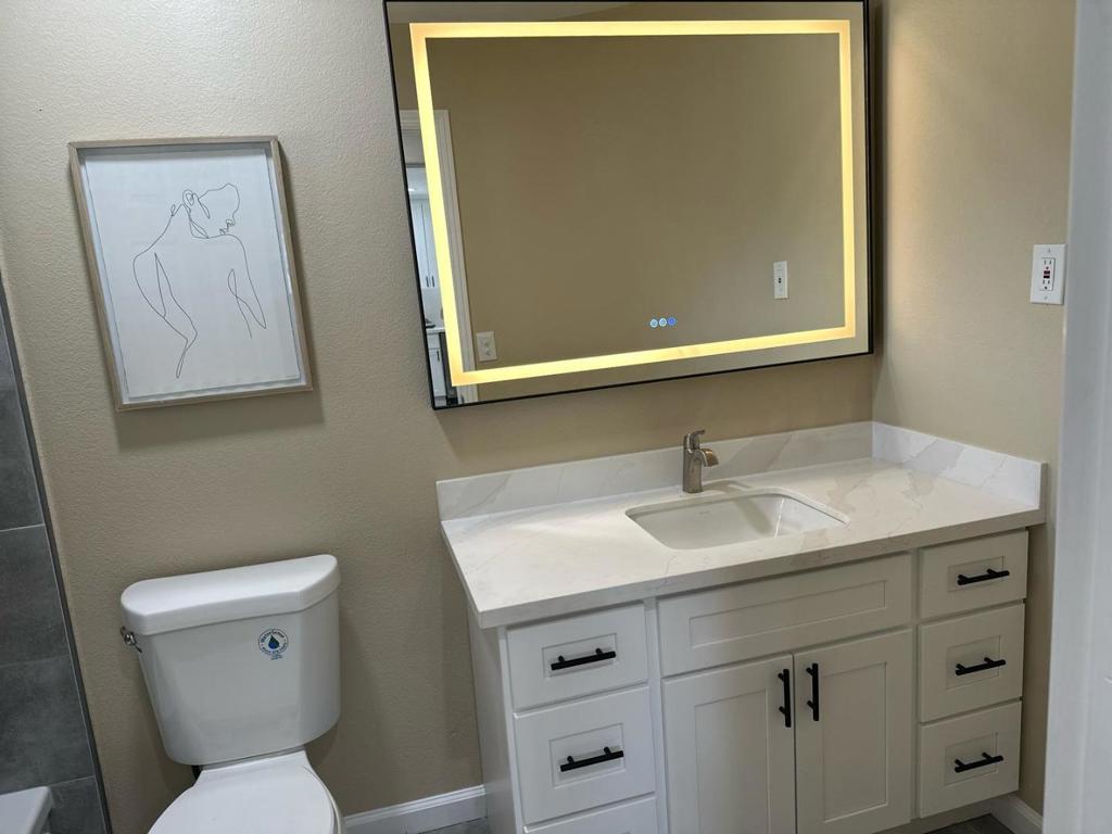 https://media.crmls.org/mediaz/2095588f-19a6-48e1-96bf-79c81a2edeb0.jpg?preset=X-Large
